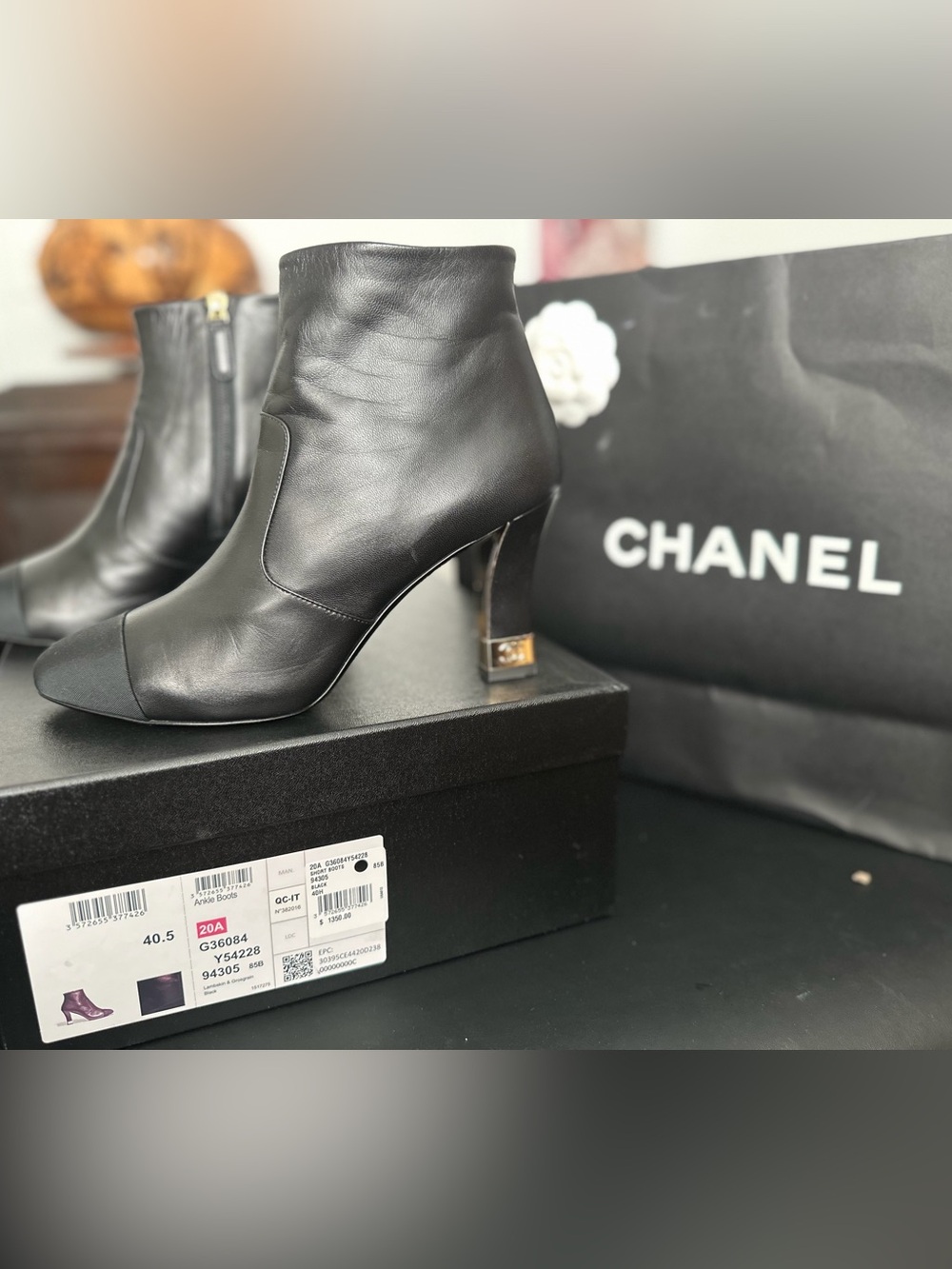 EUC 20A CHANEL Black Leather ankle CC accent gold boots 👢size 40.5